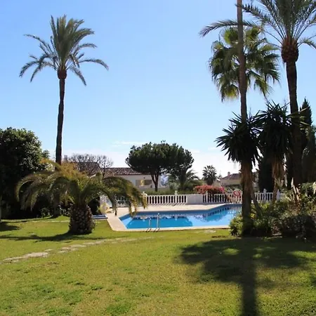 Fuer 4 Personen Und 1 Kind In Andalusien By Interhome شقة إِستيبونا