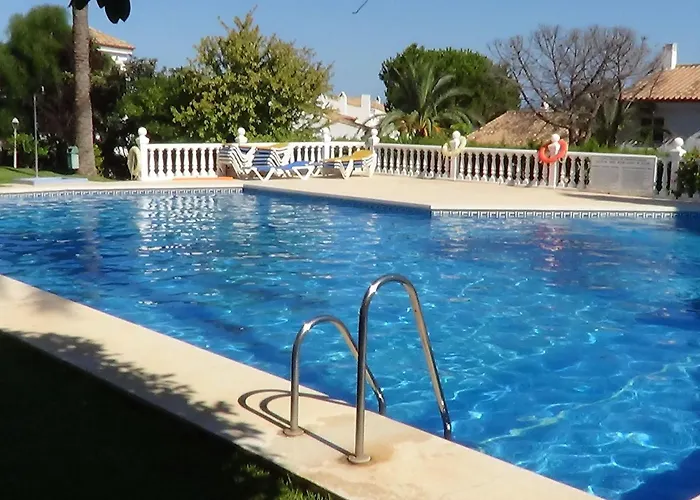 Fuer 4 Personen Und 1 Kind In Andalusien By Interhome إِستيبونا