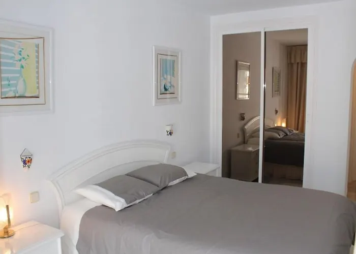 Fuer 4 Personen Und 1 Kind In Andalusien By Interhome شقة إِستيبونا