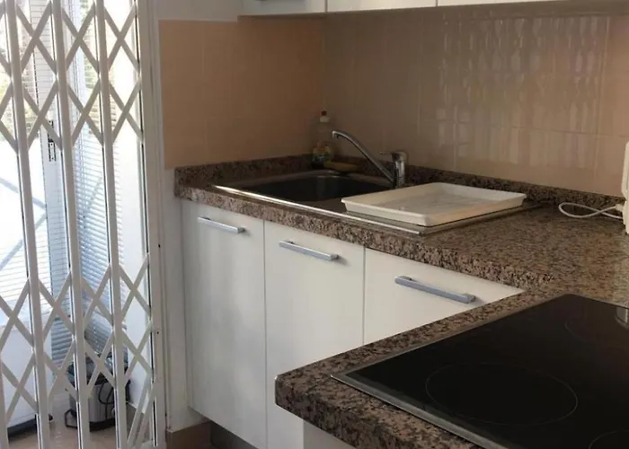 Fuer 4 Personen Und 1 Kind In Andalusien By Interhome إِستيبونا