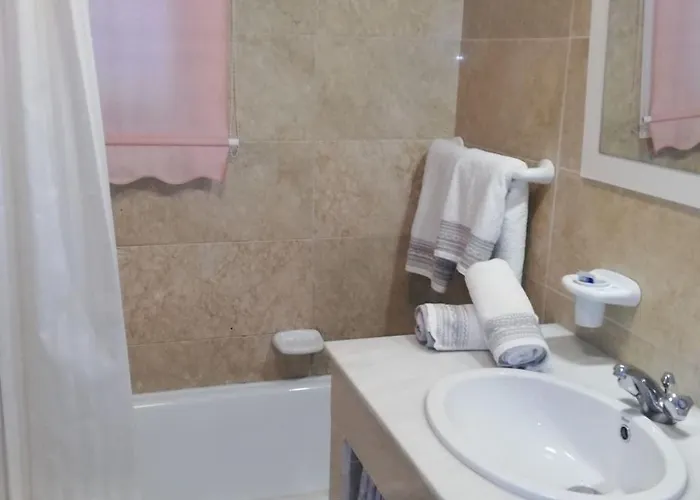 Fuer 4 Personen Und 1 Kind In Andalusien By Interhome * إِستيبونا